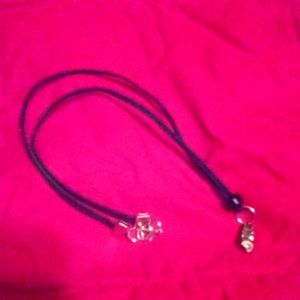 4/ 10 Unique quartz faux leather choker